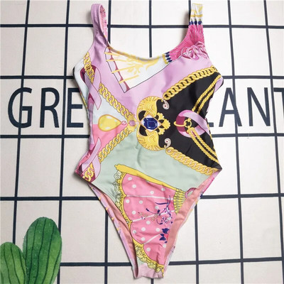 Νεαρές κυρίες Καλοκαιρινή αμάνικη μόδα με στρογγυλή λαιμόκοψη, σέξι ιδιοσυγκρασία, στενή στάμπα για διακοπές στην παραλία.