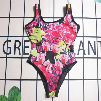 Νεαρές κυρίες Καλοκαιρινή αμάνικη μόδα με στρογγυλή λαιμόκοψη, σέξι ιδιοσυγκρασία, στενή στάμπα για διακοπές στην παραλία.