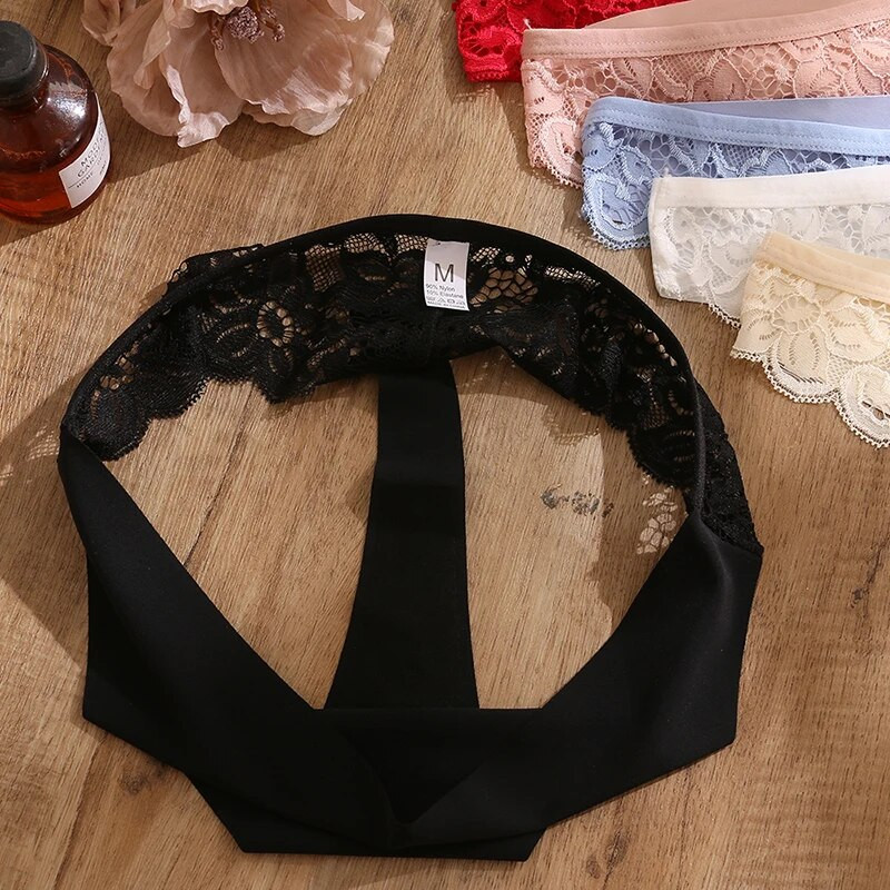 WarmSteps 3 ΤΕΜ/Σετ Γυναικεία εσώρουχα Σέξι δαντελένια εσώρουχα Εσώρουχα με κούφια στρινγκ Γλυκά λουλούδια G-Strings Cozy μεταξωτό σατέν T-back