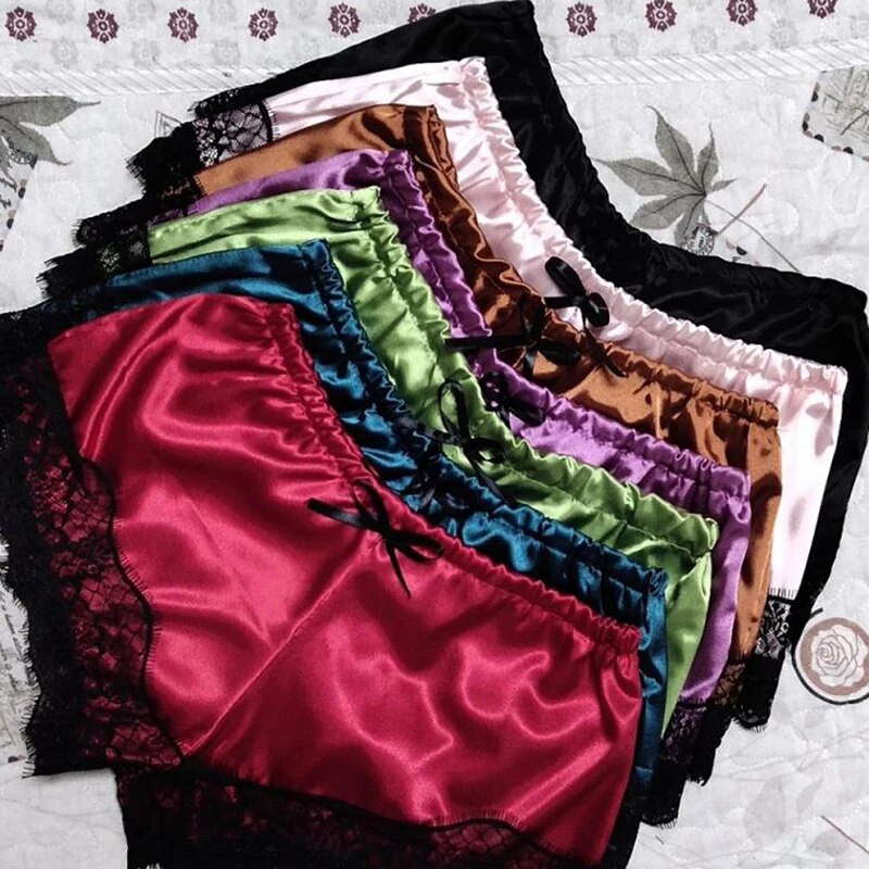 Moteriški drabužiai miegui Seksualus moteriškas pižamų rinkinys, balti nėriniai su V formos iškirpte be rankovių „cami“ viršutinė dalis ir šortai Madingi nėriniai „Pižama“