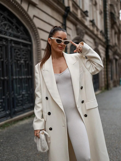 Ženski bijeli midi kaput s dvostrukim kopčanjem i dugim rukavima na revere Ženski elegantni udobni kaput za putovanje na posao