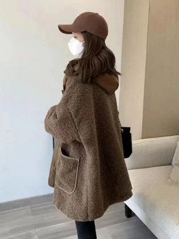Дамски якета 2023 Есен Зима Ново плюшено яке с имитация на агнешка коса Корейска мода Свободно ежедневно плътно дамско палто с качулка