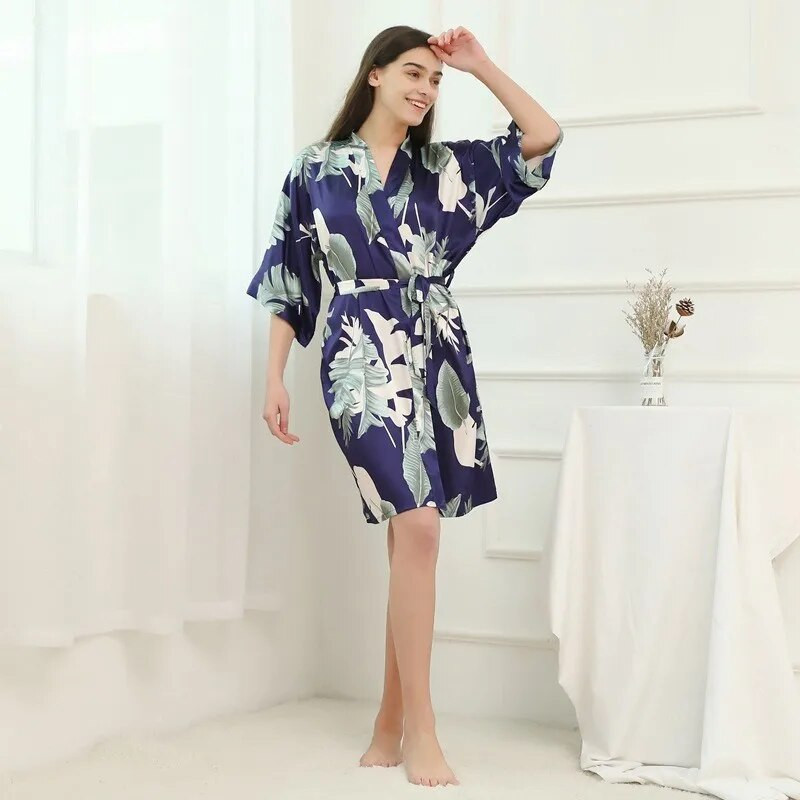 Ženski ogrtač s bijelim printom Ljetni satenski kućni ogrtač Ležerna spavaćica Femme Loungewear Široka kimono haljina Kućni ogrtač