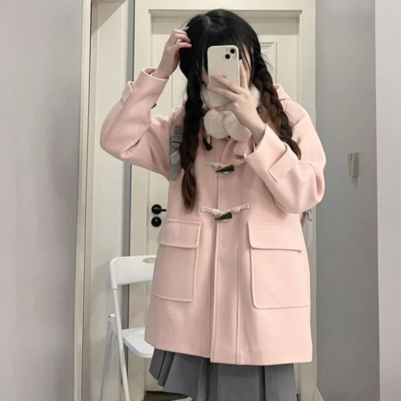 Preppy rožinė striukė su gobtuvu College Style Horn Button Jk paltas moterims rudens žiemai Naujas dygsniuotas pastorintas vilnonis paltas moterims