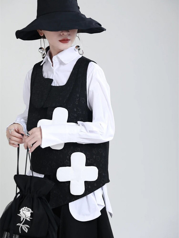 EAM moteriška juoda netaisyklingos geometrinės spalvos bloko laisva liemenė nauja kvadratinė apykaklė be rankovių madinga banga pavasario vasara 2024 1DF6605