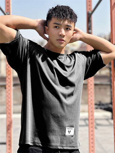 Vyriški 2023 m. vasaros sporto salės Laisvi laisvi marškinėliai, kūno rengybos marškinėliai, marginti madingi vyriški medvilniniai drabužiai, marškinėliai