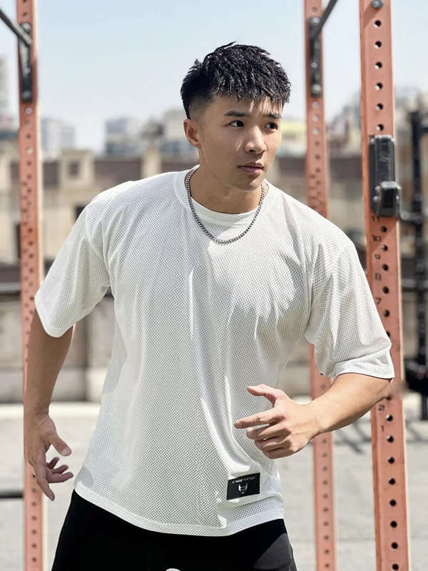 Vyriški 2023 m. vasaros sporto salės Laisvi laisvi marškinėliai, kūno rengybos marškinėliai, marginti madingi vyriški medvilniniai drabužiai, marškinėliai