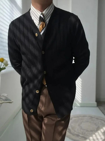 Мъжко облекло Едноцветен плетен пуловер Мъжки син V деколте Обикновена прилепнала бизнес жилетка Японска ретро Ново през зимата 2023 Вълна