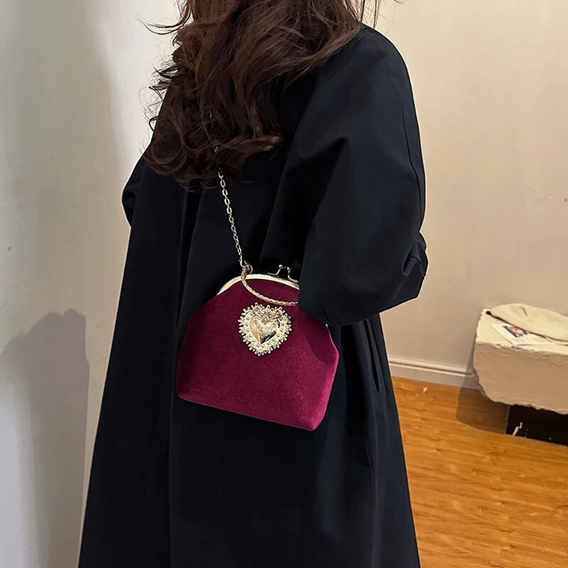 Ženska luksuzna zlatna baršunasta večernja torbica s kopčom Dizajn bisernog srca Izvrsna torba s lancem preko ramena Retro torbica s metalnom ručkom