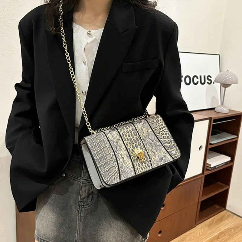 2024 m. Naujas universalus peties krepšys Eagle Head Snake Splicing Design Madingas grandinės sankabos krepšys Paprastas skersinis krepšys važiuojant į darbą ir atgal