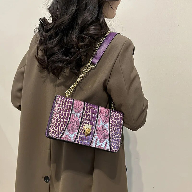 2024 m. Naujas universalus peties krepšys Eagle Head Snake Splicing Design Madingas grandinės sankabos krepšys Paprastas skersinis krepšys važiuojant į darbą ir atgal