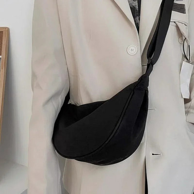 Едноцветна дамска чанта за гърдите с голям капацитет за пътуване през тялото, женска чанта за колан Half Moon Дамски ежедневни улични раници 2023
