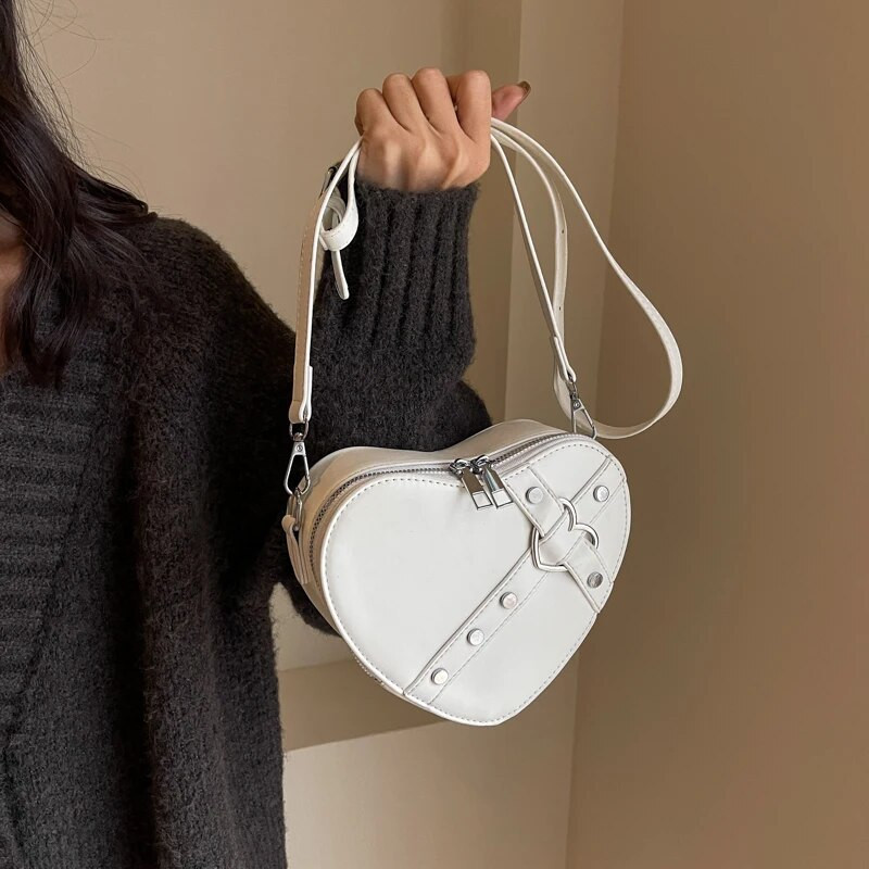 Heart Soild Modne torbe preko ramena Visokokvalitetne svestrane kompaktne torbe na rame sa zakovicama za žene Novi stil Bolsas Femininas 2024.