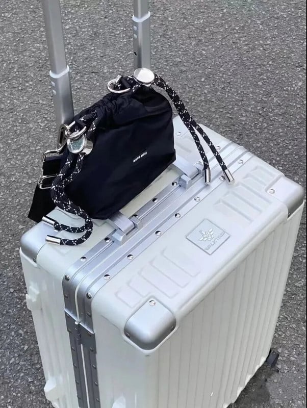 Designer luxustáska Sac Bandouillere Femme női táska 2023 Trend mini válltáska Crossbody táskák Designer táska