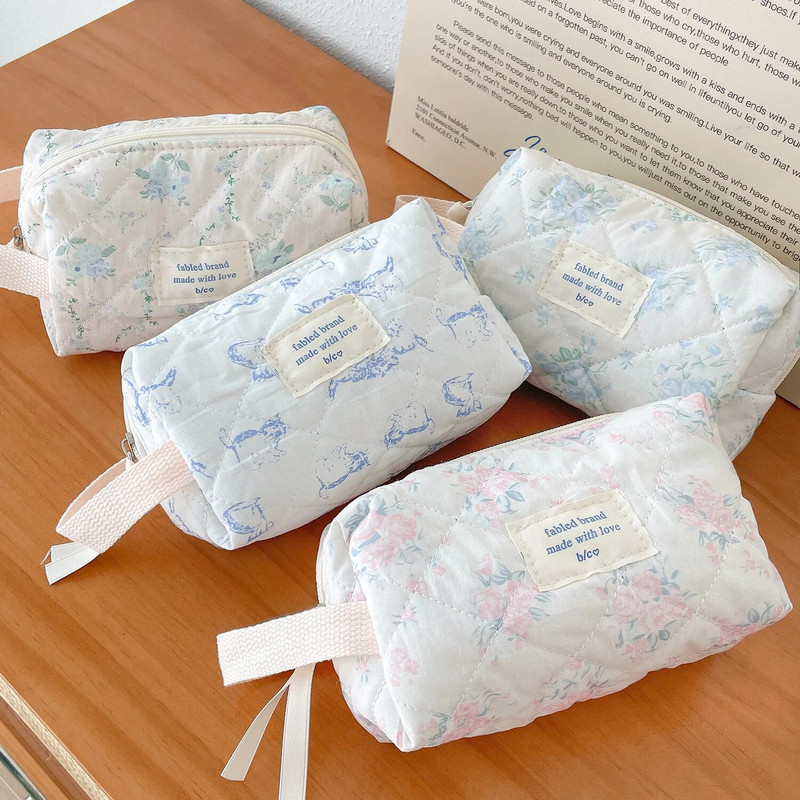 Vintage cvjetna kozmetička torbica za žene Slatka karirana torbica sa spojkom Ženska putna torbica za šminku Prošivena torbica od pamučnog cvijeta Male torbice