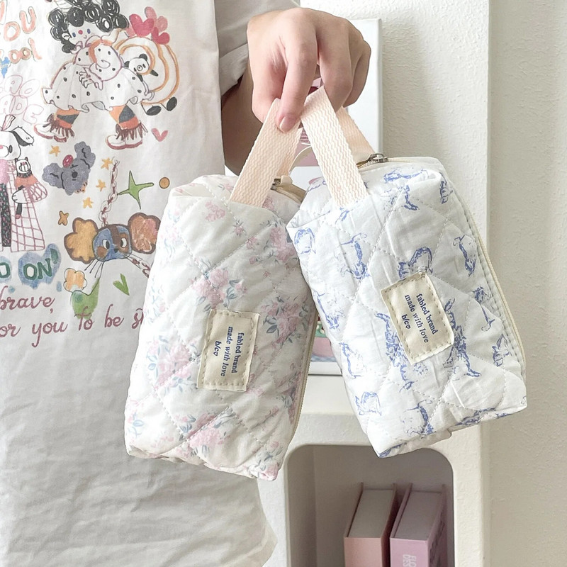 Vintage cvjetna kozmetička torbica za žene Slatka karirana torbica sa spojkom Ženska putna torbica za šminku Prošivena torbica od pamučnog cvijeta Male torbice