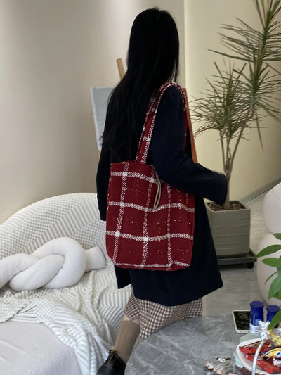Vintage karirane ženske božićne torbe na rame velikog kapaciteta Ženske crvene velike ručne torbe Jednostavna retro ženska vunena torba ispod pazuha