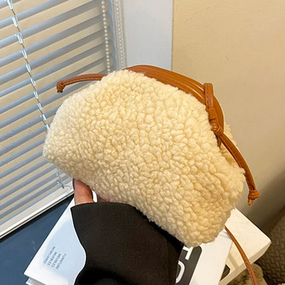 2024 Elegantne ženske plišane torbe na rame u obliku oblaka Dizajnerske prijenosne male ručne torbice i torbice Kozmetičke torbice Bež crne torbe preko ramena