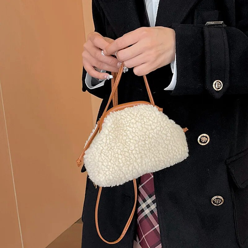 2024 Elegantne ženske plišane torbe na rame u obliku oblaka Dizajnerske prijenosne male ručne torbice i torbice Kozmetičke torbice Bež crne torbe preko ramena