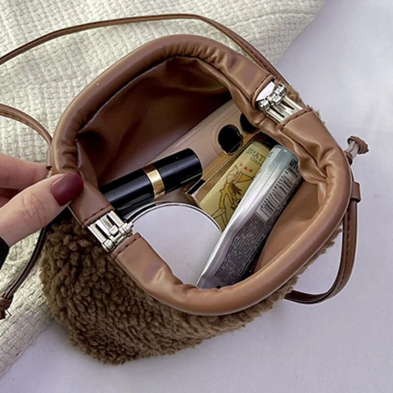 2024 Elegantne ženske plišane torbe na rame u obliku oblaka Dizajnerske prijenosne male ručne torbice i torbice Kozmetičke torbice Bež crne torbe preko ramena