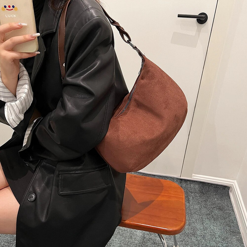 Kiváló minőségű női őszi, téli retro nagy kapacitású táska márkatervező női hobo táska Faux velúr válltáska