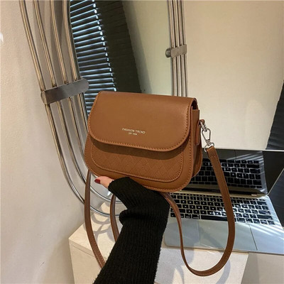 Női Luxus Design Crossbody válltáskák PU bőr női vintage nyeregtáska egyszínű futártáska kis kézitáska bolsas