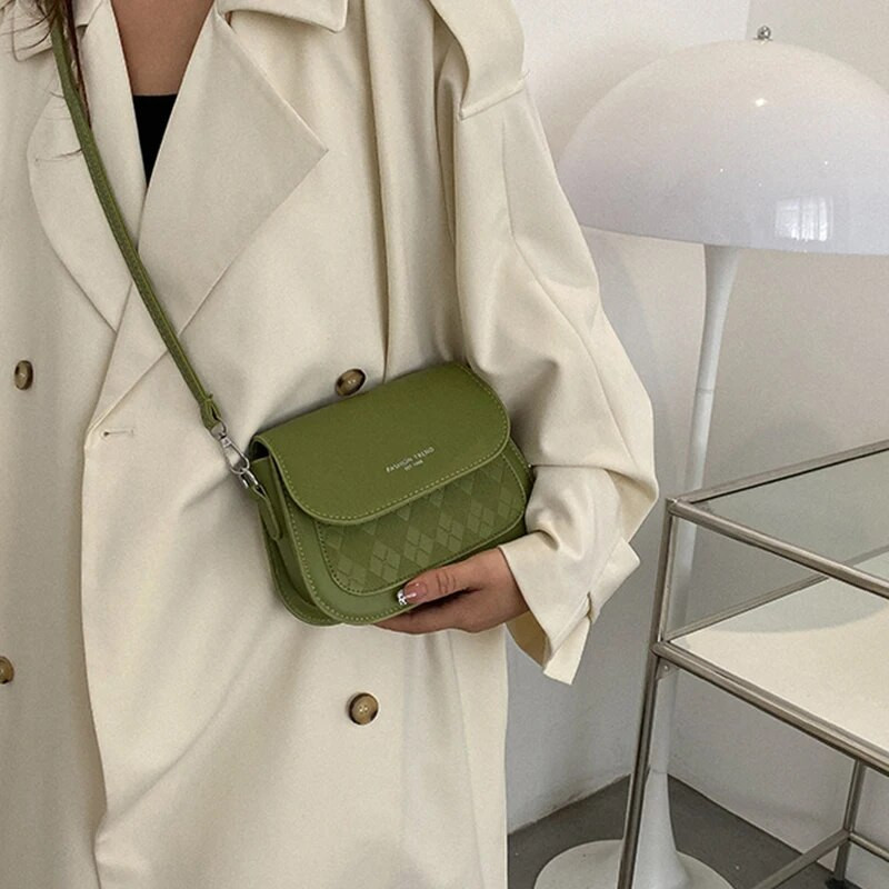 Női Luxus Design Crossbody válltáskák PU bőr női vintage nyeregtáska egyszínű futártáska kis kézitáska bolsas