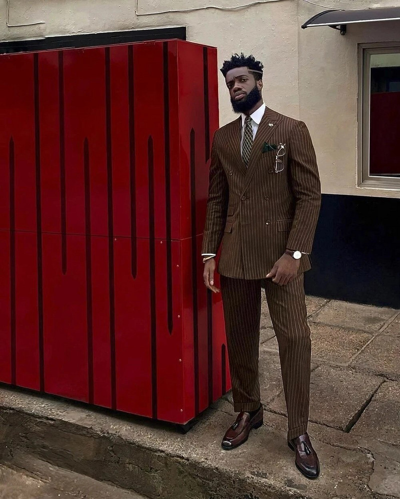 Smeđe prugasto muško odijelo, 2 komada, prilagođeno mladoženjinoj maturalnoj večeri, uske hlače s dvostrukim kopčanjem za vjenčanje Terno Peak sako na rever (jakna+hlače)