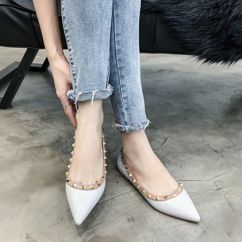 klasszikus márka női lapos cipő szegecs esküvői cipő lakkbőr fekete meztelen cipő hegyes orrú lapos cipő