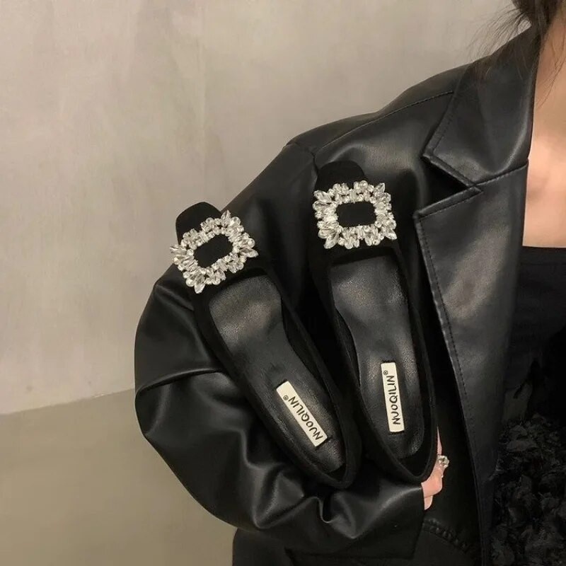 Téli szőrme Lapos Cipők Női Luxus kristály hegyes lábujj csúszás női lapos cipő Női szexi csónakcipő Mocasines tervező