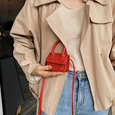 Madinga Super Mini rankinė moterims Mieli pasiuntinių krepšiai Prabangus dizainerių mielas Crossbody Krepšiai J Letter Merginų pečių krepšiai