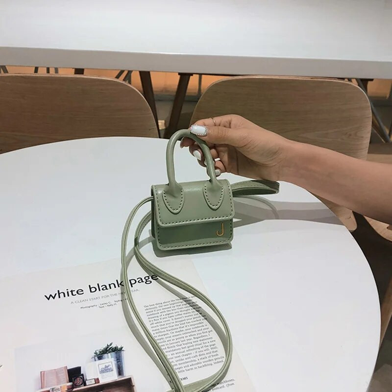 Madinga Super Mini rankinė moterims Mieli pasiuntinių krepšiai Prabangus dizainerių mielas Crossbody Krepšiai J Letter Merginų pečių krepšiai