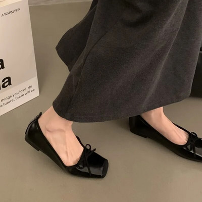 Női tavaszi cipők négyszögletes orrú csónakcipők íj balett lapos bársonyos csúszású lapos női cipők, sliver lapos női cipők 1764N