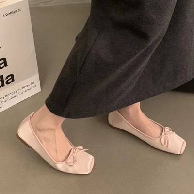 Női tavaszi cipők négyszögletes orrú csónakcipők íj balett lapos bársonyos csúszású lapos női cipők, sliver lapos női cipők 1764N