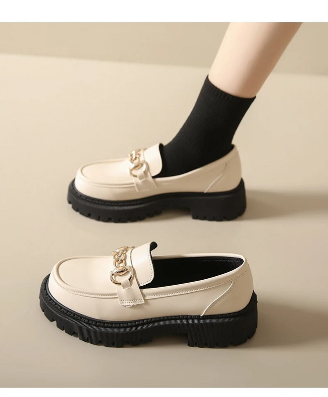 Vaskos naplopók Női Eredeti tehénbőr Platform cipők Kerek orrú fém láncslip női lapos kézzel készített 2023