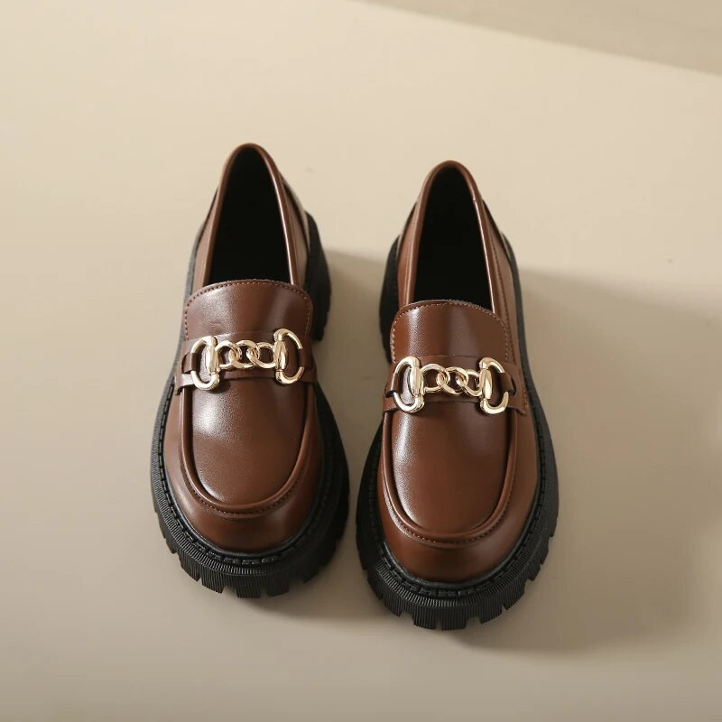 Vaskos naplopók Női Eredeti tehénbőr Platform cipők Kerek orrú fém láncslip női lapos kézzel készített 2023