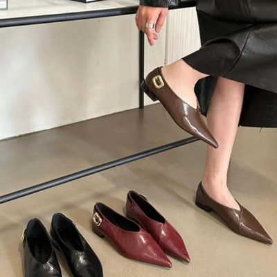 Дамски обувки тип лодка с равни пръсти и кожени обувки с колан за жени Ретро обувки с ниски токчета Пролет Есен Червени 1750N