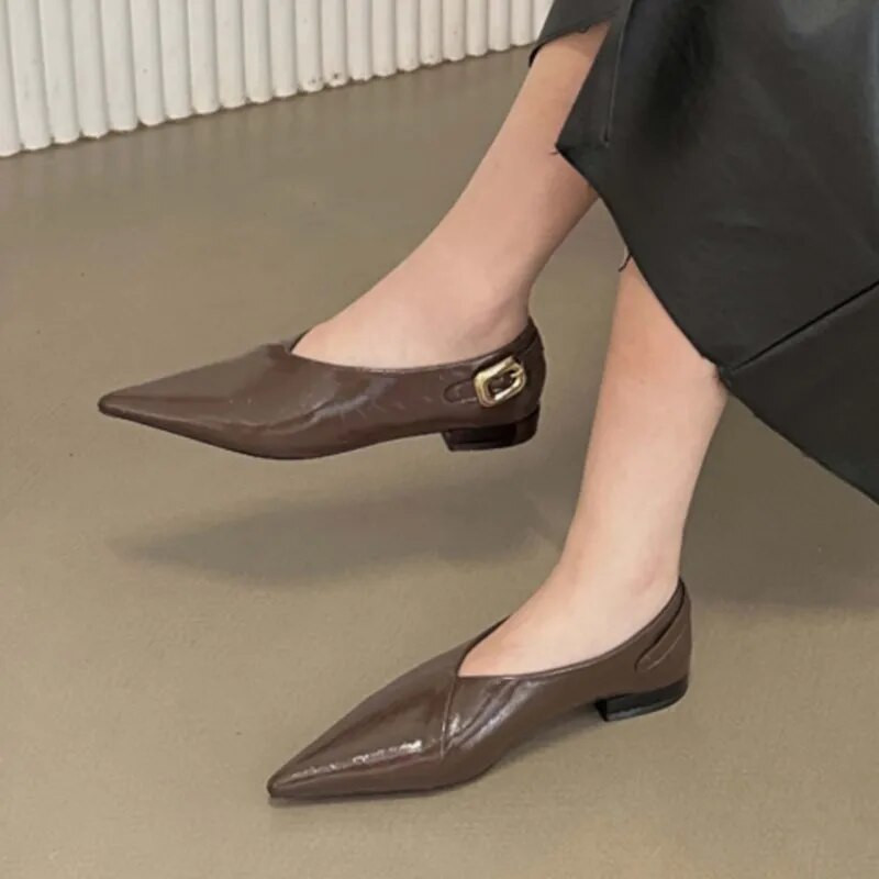 Női, lapos, hegyes orrú csónakcipő öv, bőrcipő, női retro alacsony sarkú ruha cipő tavaszi őszi piros 1750N