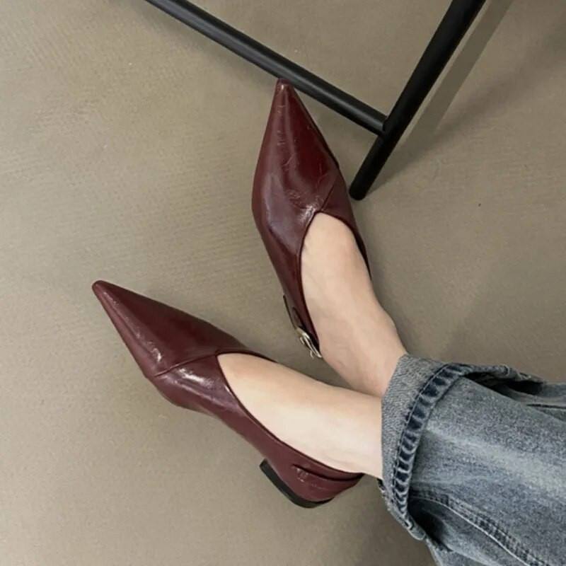 Női, lapos, hegyes orrú csónakcipő öv, bőrcipő, női retro alacsony sarkú ruha cipő tavaszi őszi piros 1750N