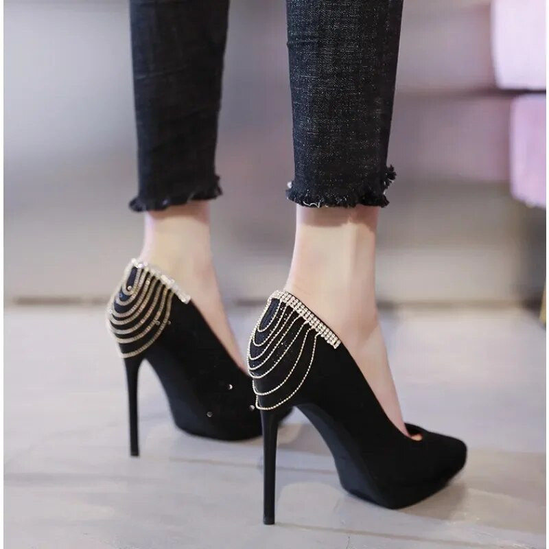 Naiste kingad 2023 Uued Stiletto kõrged kontsad Seksikas terava varbaga litriga riidest kõrged kontsad Pulmakleit Kingad Metallist kett kõrged kontsad