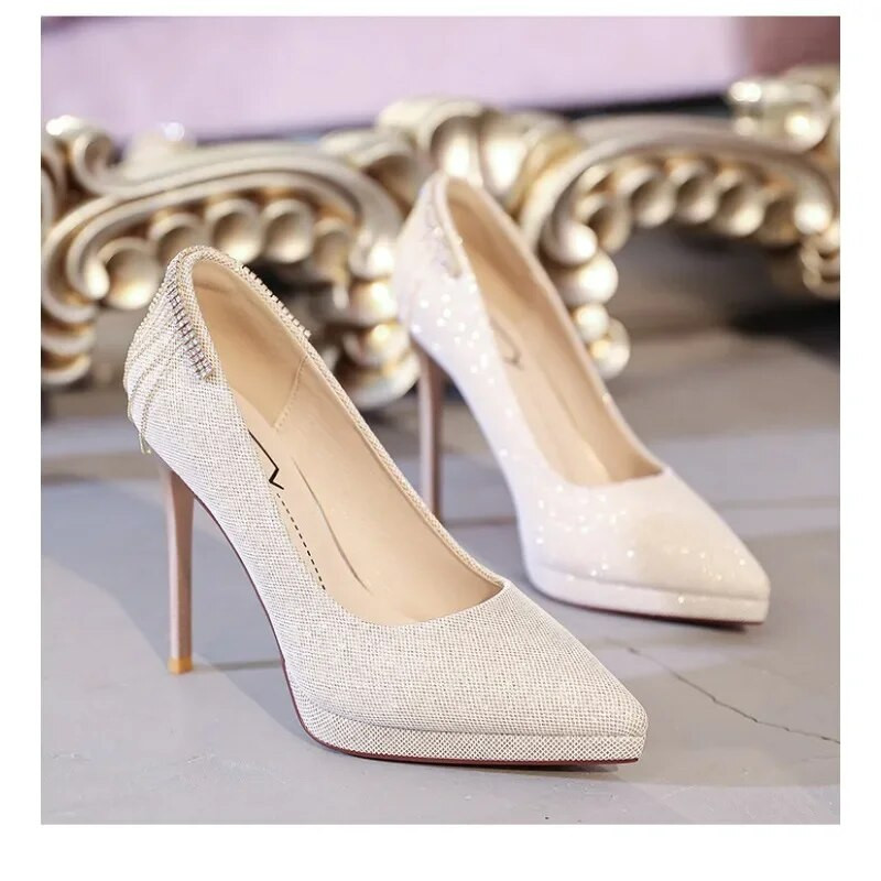 Naiste kingad 2023 Uued Stiletto kõrged kontsad Seksikas terava varbaga litriga riidest kõrged kontsad Pulmakleit Kingad Metallist kett kõrged kontsad