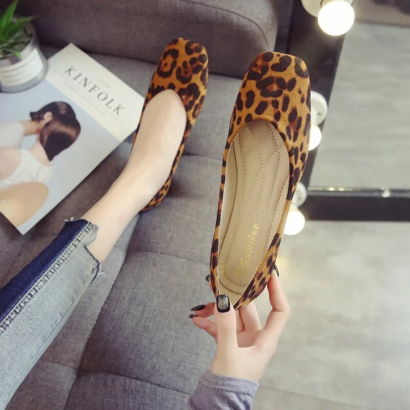 2024 m. pavasario mada, moteris, kvadratiniai pirštai, sekli burna, patogūs leopardo moteriški plokščiapadžiai korėjietiškos versijos „Mouth“ valties batai didelio dydžio
