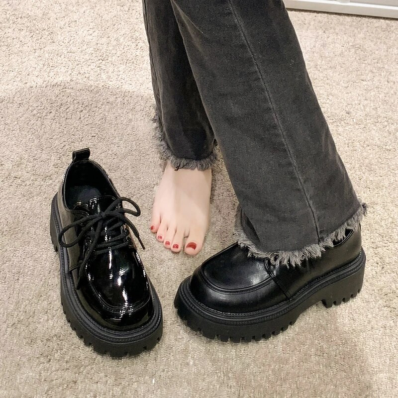 „Rimocy Chunky Platform Oxfords“ batai moterims, 2023 m. rudens neslystantys suvarstomi plokščiapadžiai moteriški gotikiniai lakinės odos batai storu dugnu