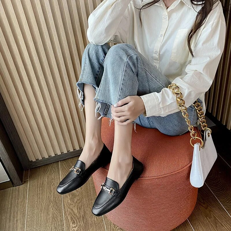 2023 m. pavasario plokščias neslystantis britiško stiliaus laisvalaikio šlepetės, moteriškos šlepetės, minkštas padas