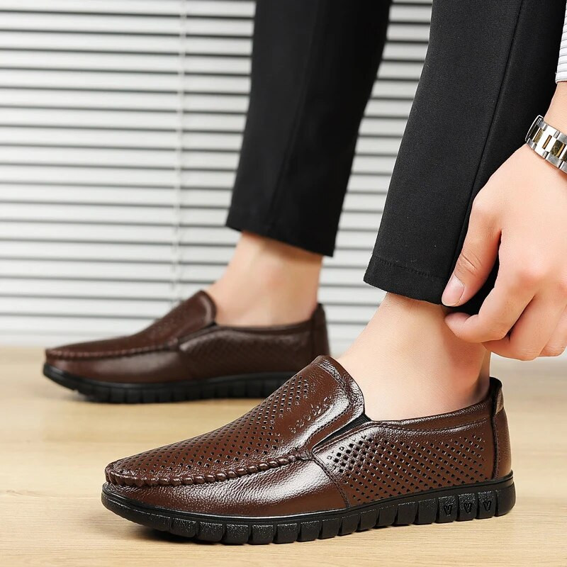 Nove muške ljetne mokasine iz 2023., cipele , meke muške ležerne cipele s izrezima, ljetne natikače 