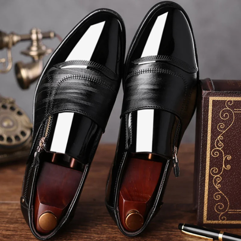 Crne cipele od lakirane PU kože Natikače za svečane muške cipele Velike veličine Vjenčane cipele u špicu za muškarce Elegantne muške poslovne cipele
