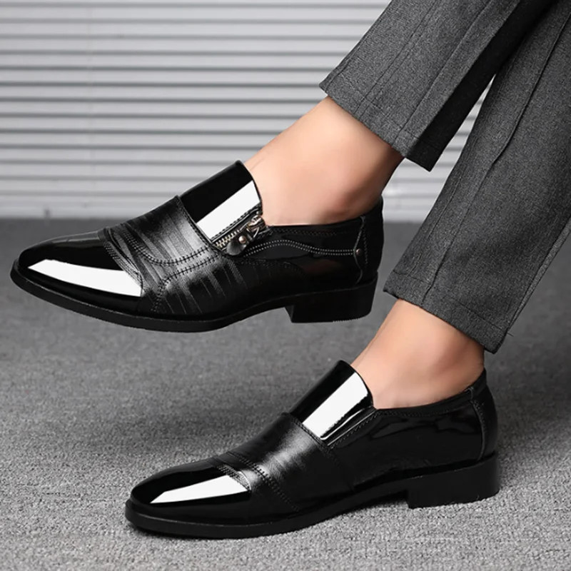 Crne cipele od lakirane PU kože Natikače za svečane muške cipele Velike veličine Vjenčane cipele u špicu za muškarce Elegantne muške poslovne cipele