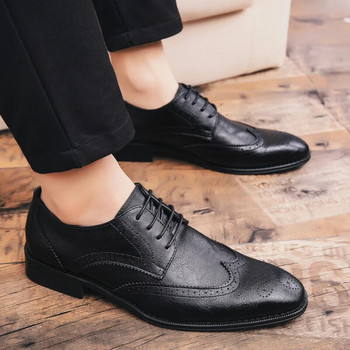 2022 Brogue Официални обувки Мъжки рокли Кожени обувки Модни мъжки обувки с равни обувки Истински ретро остри връхчета Оксфордски мъжки обувки Zapatos