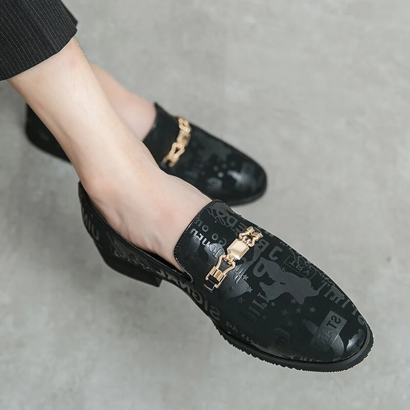 Baltos vyriškos laisvalaikio batai vairuojant mokasinus, madingi vyriški, patogūs verslo formalūs pavasariniai odiniai vyriški tingūs metaliniai batai