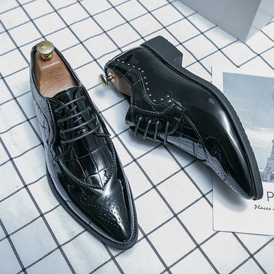 Hot Sale Férfi ruha Cipők Luxus Férfi Esküvői Cipők Ruha Oxford Bőr Légáteresztő mokaszin Platform Eredeti Férfi Brogue Cipők